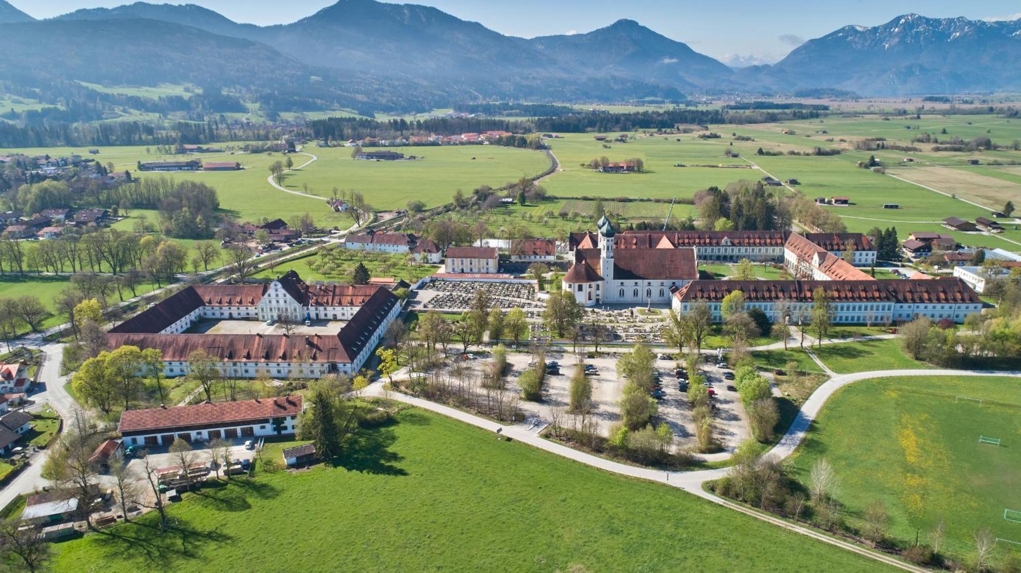 Zentrum Fuer Umwelt Und Kultur - Gaestehaus Und Jugendbildungseinrichtung Im Maierhof Benediktbeuern Buitenkant foto