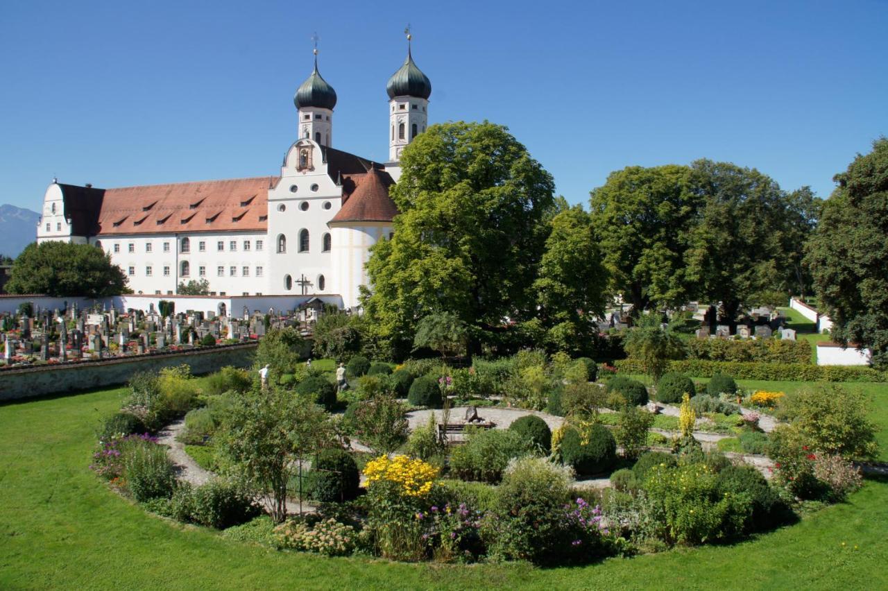 Zentrum Fuer Umwelt Und Kultur - Gaestehaus Und Jugendbildungseinrichtung Im Maierhof Benediktbeuern Buitenkant foto