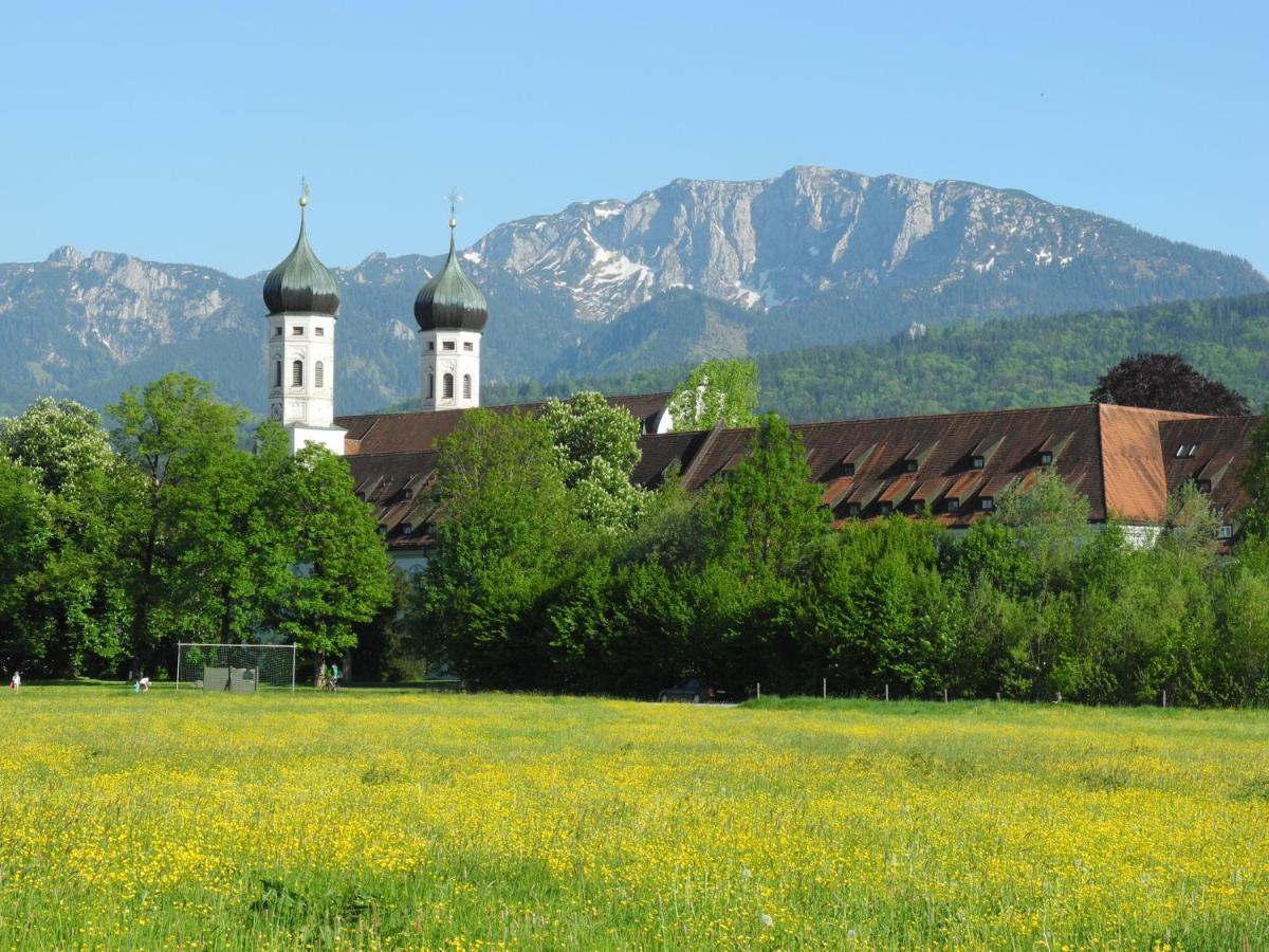 Zentrum Fuer Umwelt Und Kultur - Gaestehaus Und Jugendbildungseinrichtung Im Maierhof Benediktbeuern Buitenkant foto